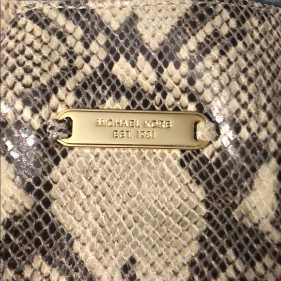 Michael Kors 'ID Chain' Large Snakeskin Hobo - Picture 4 of 7